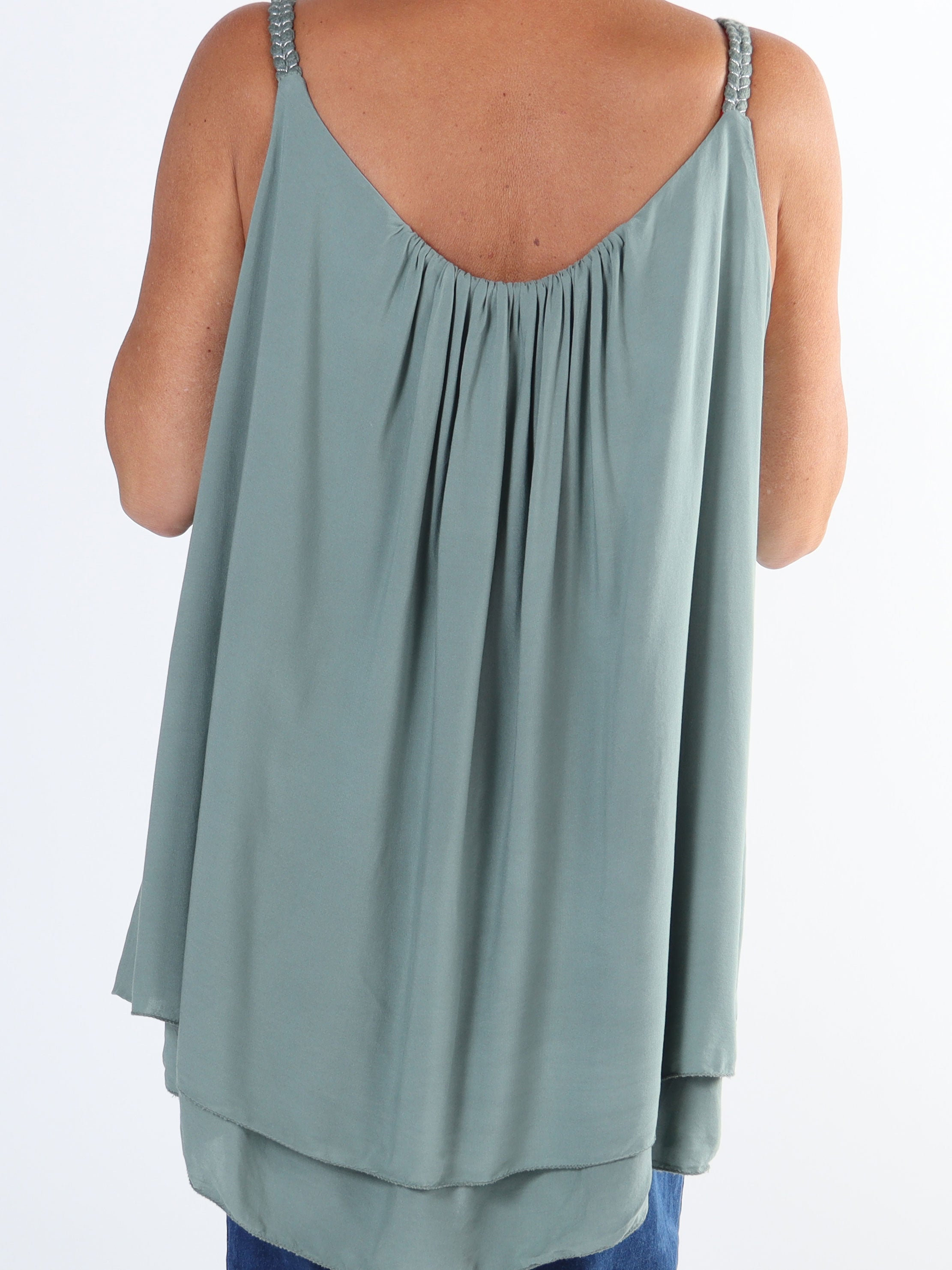 Asia - Söt viskostopp i plus size med flätade band